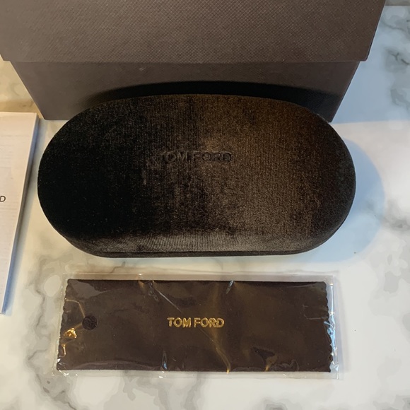 Tom Ford Brown Velvet Sunglasses Hard Case w Cloth and Box - Picture 4 of 14